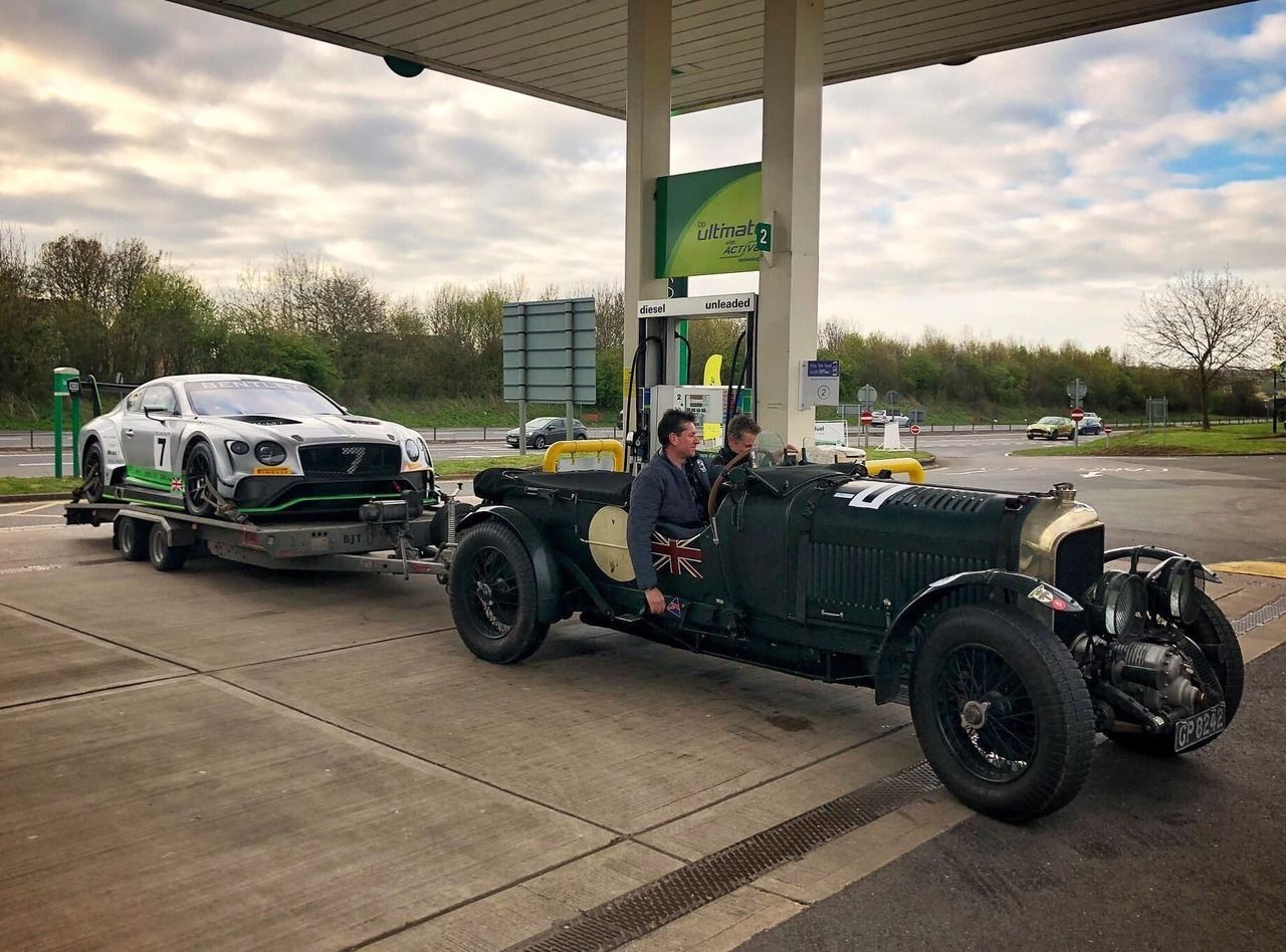 bentleytowcar.jpg.9987e20d996cc9d07c6e3ad62cc8bc19.jpg