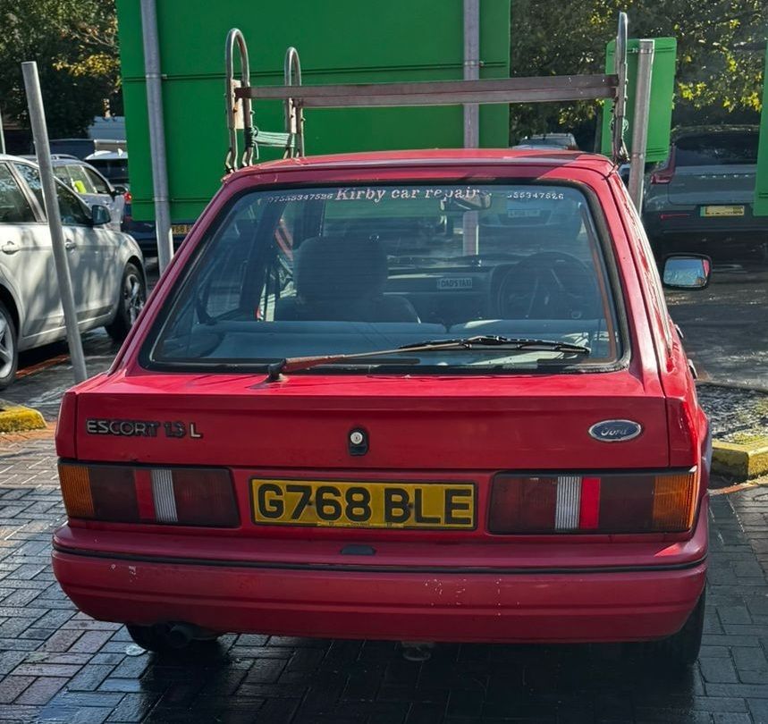 1990FordEscort1.3L11925.jpg.1387edd0f8d6a698396cee09ec9c855a.jpg