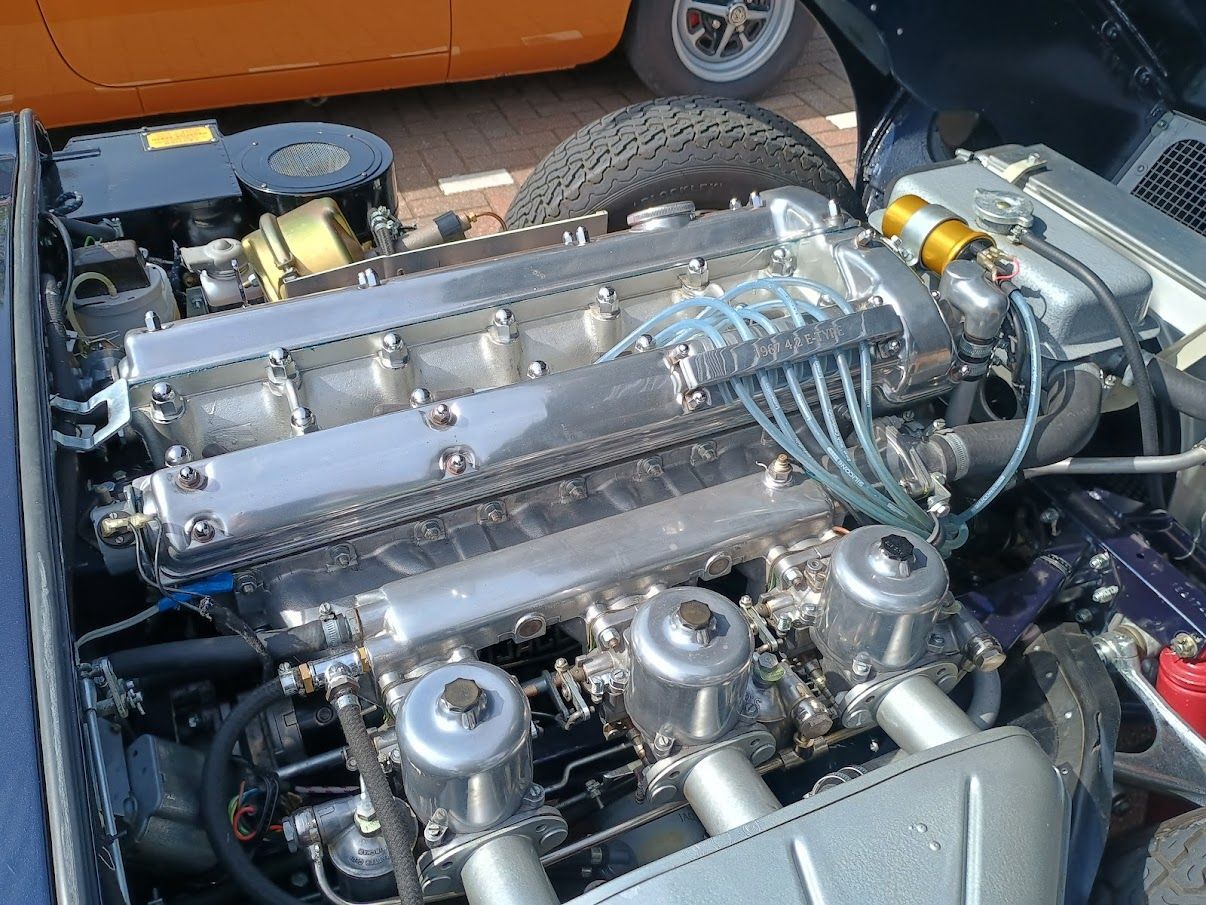 Jag4.2engine.jpg.3dcc88d063df0ebb9f9e4926ab97726c.jpg
