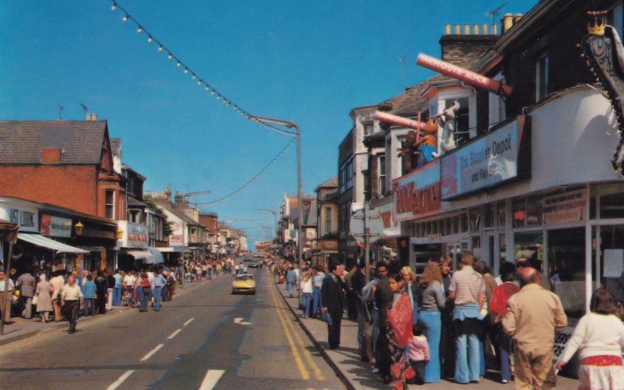 the-bloater-dept-fish-chip-shop-stick-of-rock-great-yarmouth-norfolk-1970s-postcard-113888-p.jpg.31d7e3738f330edfc4561929646d52e1.jpg
