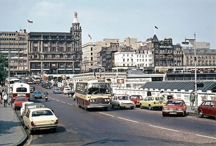waverleystation.jpg.9b56d68ab83908c7f2372d9d8dc19c3f.jpg