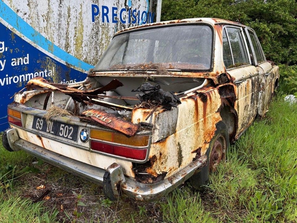 bmw1.jpg.cb3122bd1c9720ccb5c7d8da70a15cdb.jpg